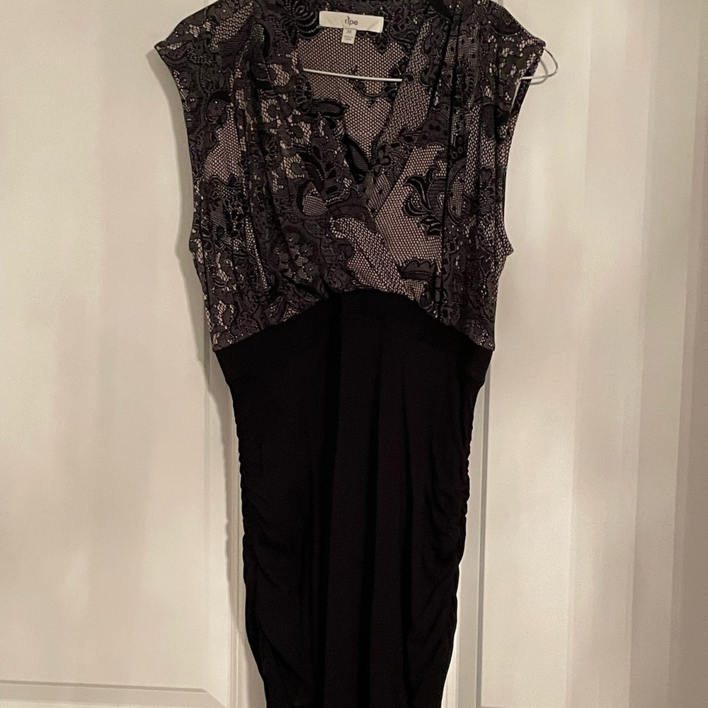 Size M Ripe maternity dress